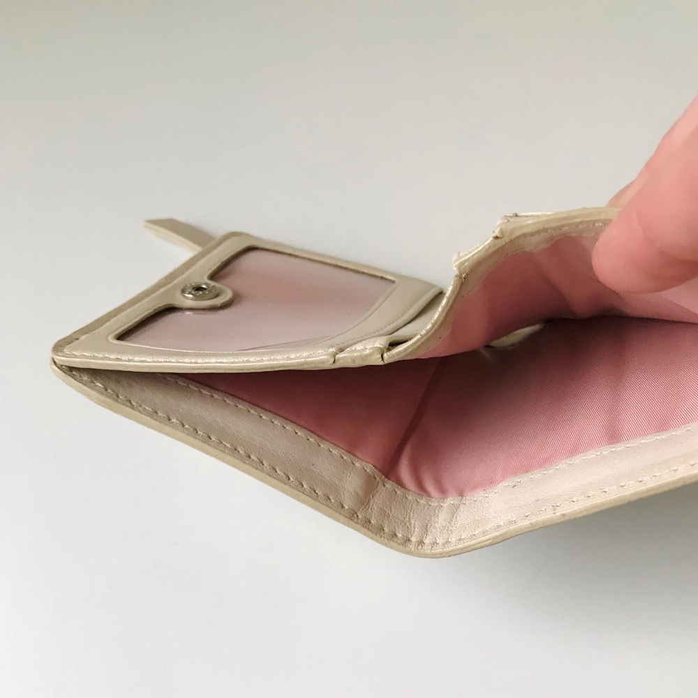 Coach Metallic Rose Embossed Leather Compact Wallet, Rare 2000’s - Picture 4 of 16